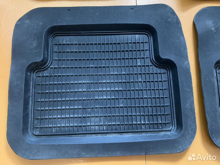 Автомобильные коврики резиновые