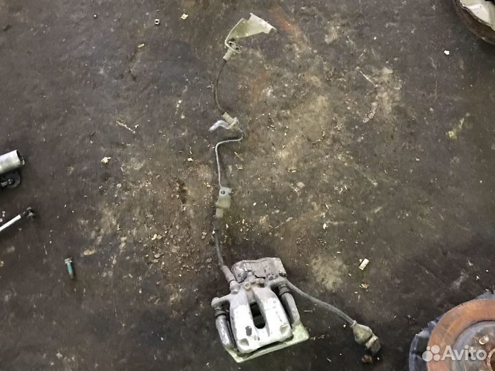 Суппорт задний правый Ауди а8 D3