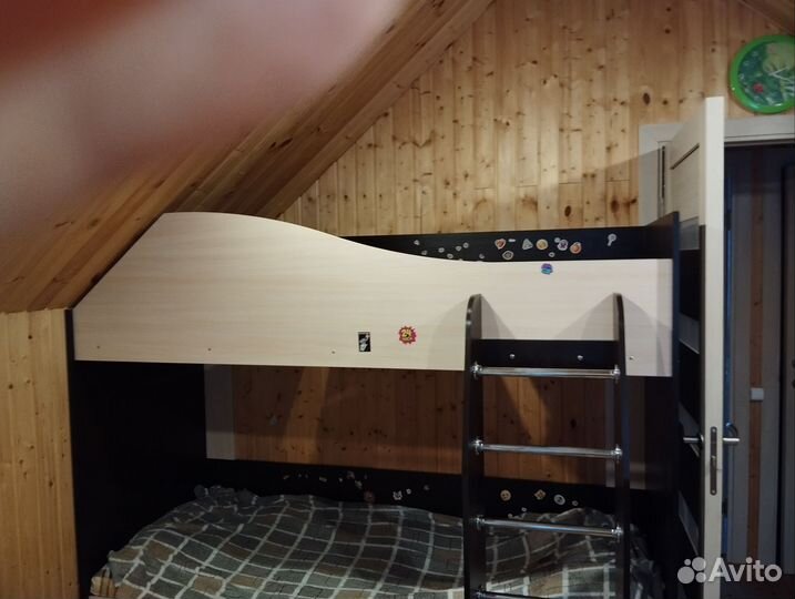 Двухъярусная кровать