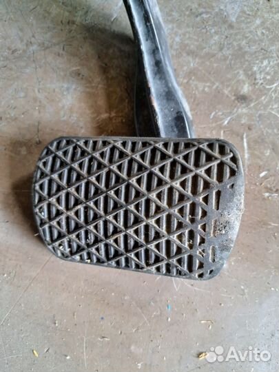 Педаль тормоза на Mercedes W211