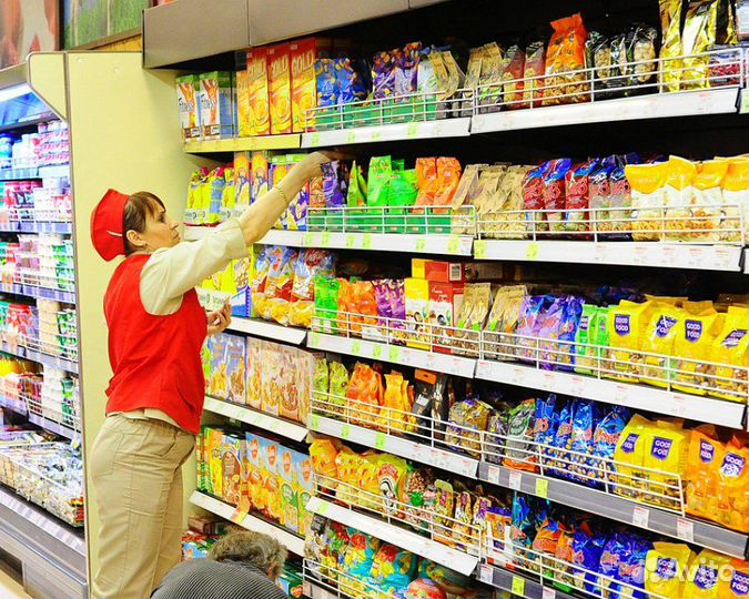 Продавец в торговый зал