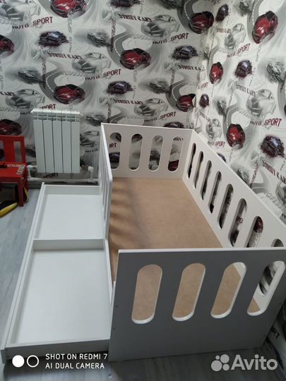 Детская кровать с бортиками Манеж