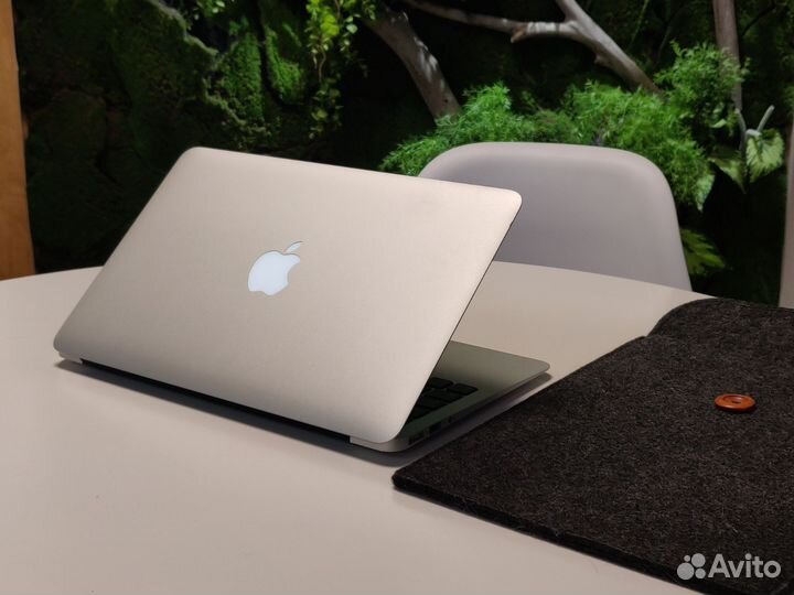 Apple MacBook Air / i5 / 4gb / ssd