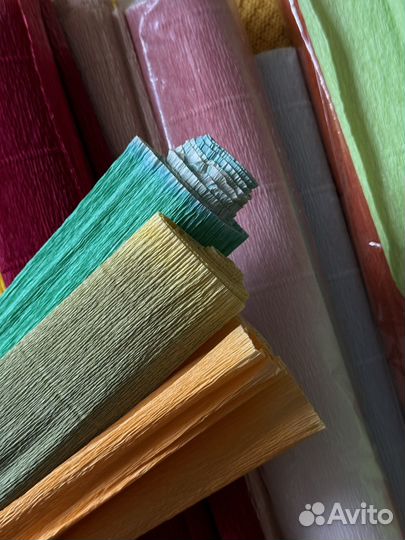 Много гофрированной бумаги одним лотом