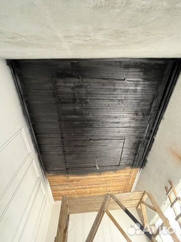 Покраска потолка в черный цвет