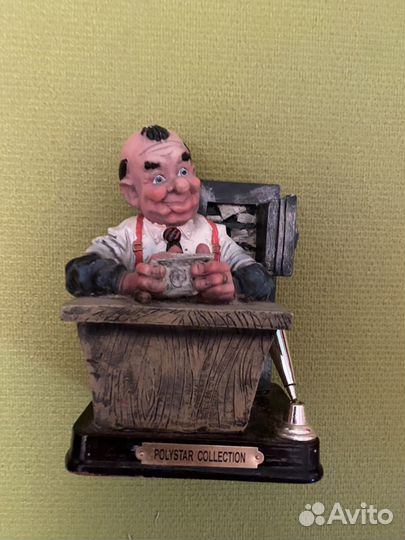 Настольная фигурка