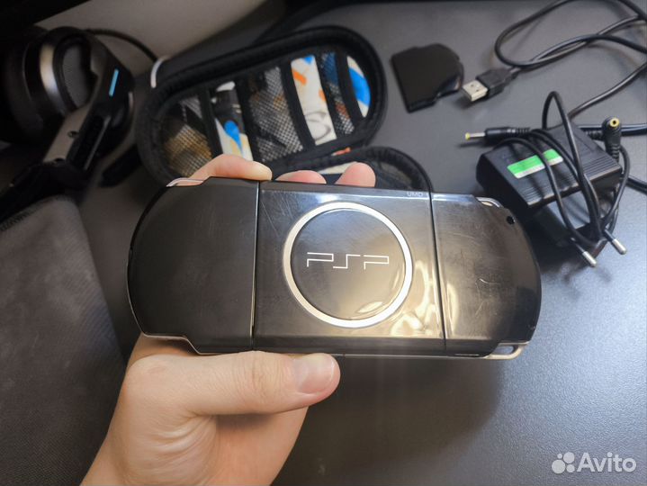 Psp 3004 прошитая,8гб карта памяти+ игры