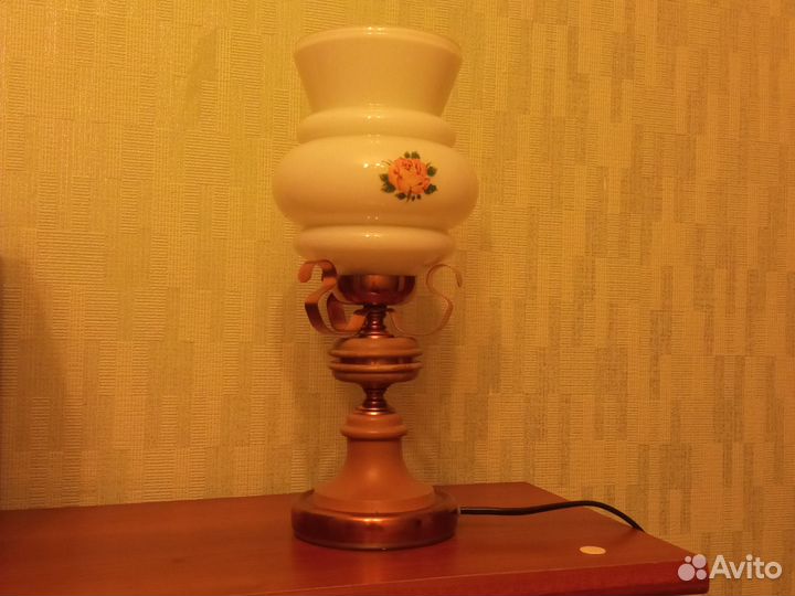 Две настольные лампы
