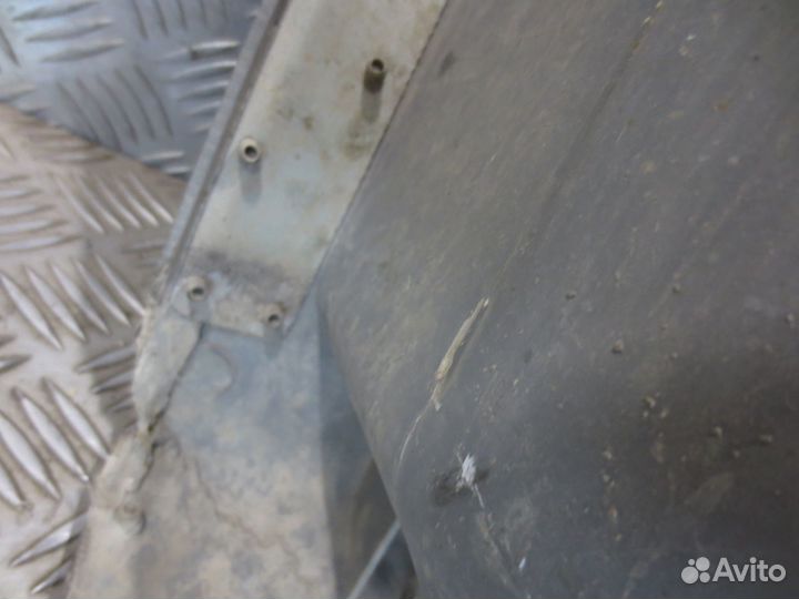 Корпус подножки крылом правый Mercedes-Benz A94366