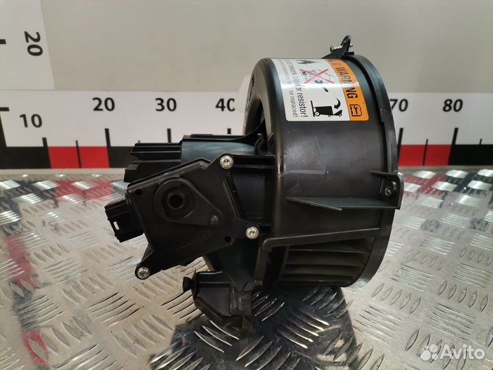 Моторчик печки для Opel Zafira B 13333050