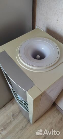 Кулер для воды напольный