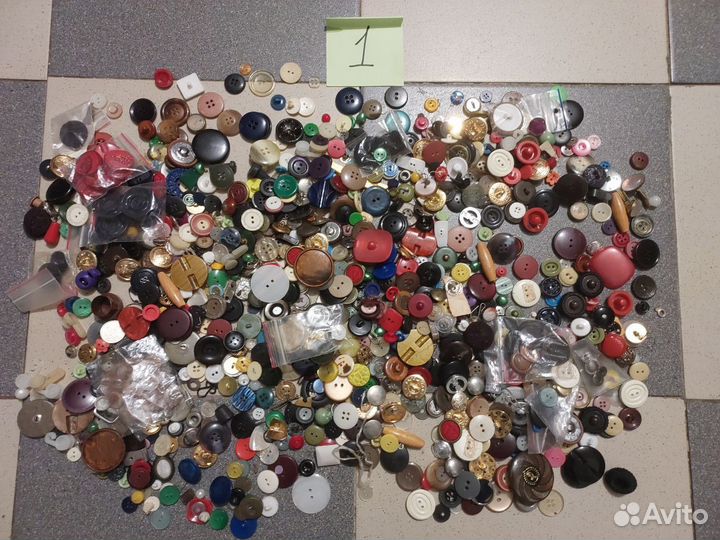 Пуговицы разные нитки для шитья 2 лота