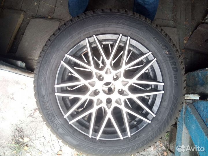 Yokohama Ice Guard IG65 215/60 R17 100T