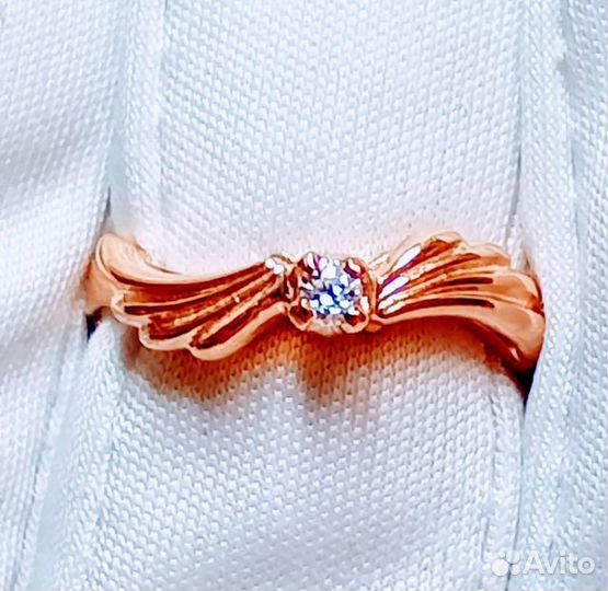 Золотое кольцо с фианитом 17р