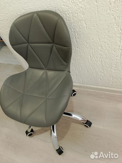 Стул для мастера ракушка