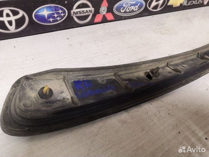 Молдинг кузова задний правый Toyota Corolla AE110