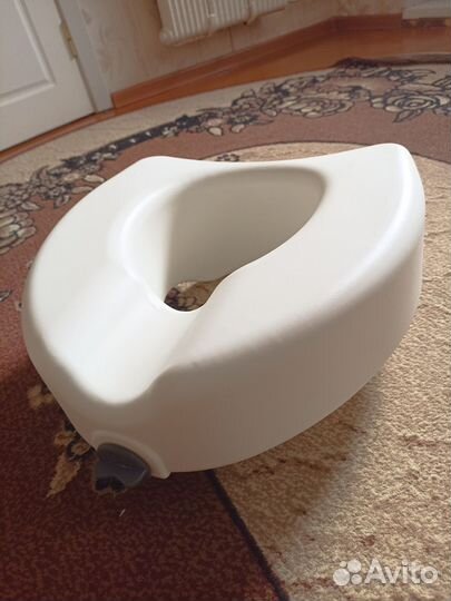 Накладка на унитаз для инвалидов