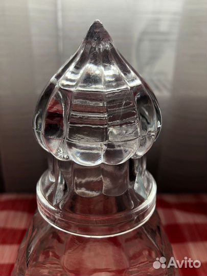 Хрустальный графин с рюмками