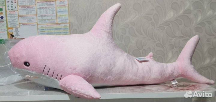 Плюшевая игрушка акула