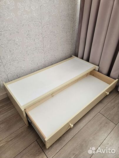 Детская кроватка с маятником и ящиком