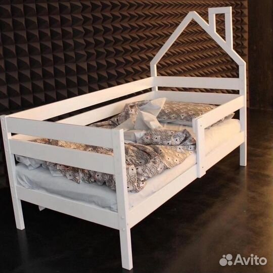 Кровать Домик-софа из массива