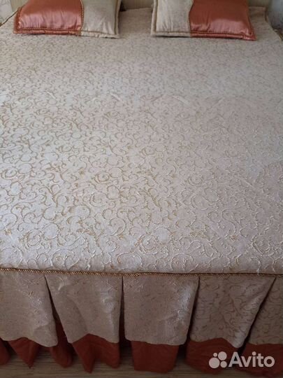 Пледы и покрывало бу