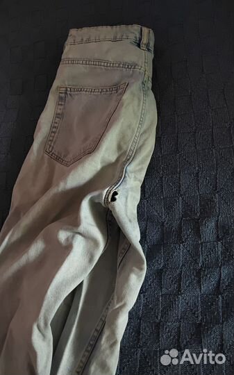 Джинсы с дефектом