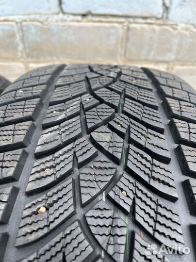 Goodyear UltraGrip Performance Gen-1 235/45 R18 98V