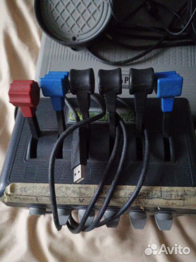 Авиасимулятор и шлем виртуальной реальности