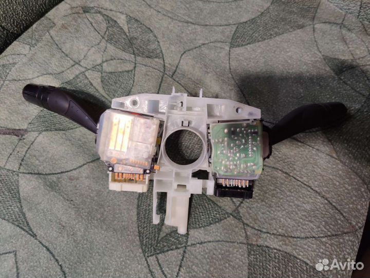 Блок подрулевых переключателей Subaru Forester