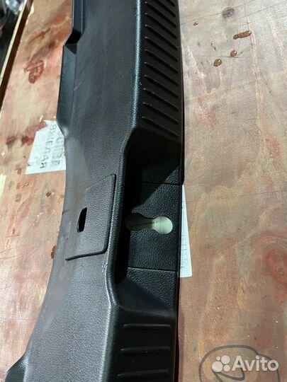 Обшивка багажника задней панели Mazda CX7