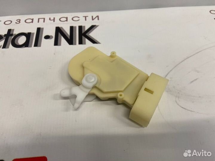 Замок двери передний левый Toyota Harrier ACU10