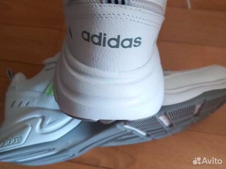 Кроссовки Adidas новые 40.5) 42)