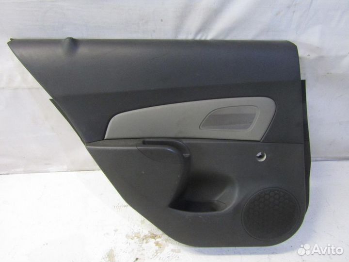 Обшивка двери задней левой Cruze 2009-2016