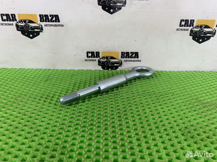 Крюк буксировочный