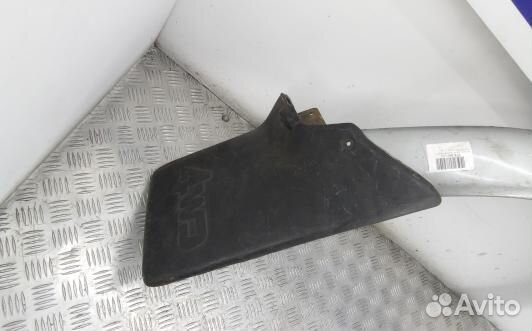 Молдинг крыла заднего правого nissan navara D22 (9