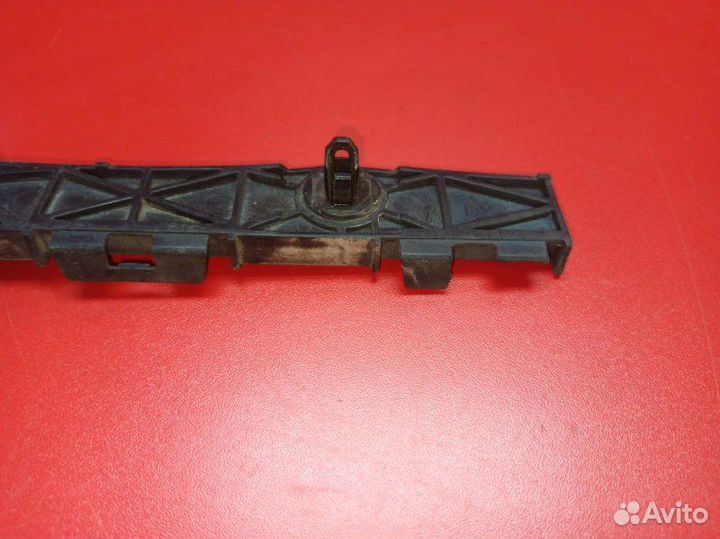 Кронштейн бампера задний правый Lexus Is250 GSE20