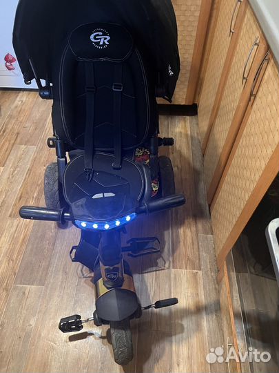 Детский велосипед трехколесный с ручкой бу