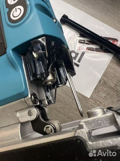 Аккумуляторный лобзик Makita DJV181Z