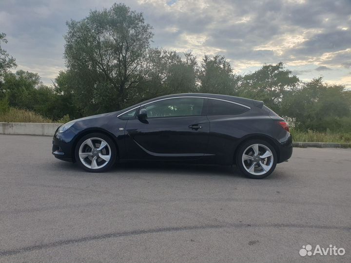 Opel Astra GTC, 2013
