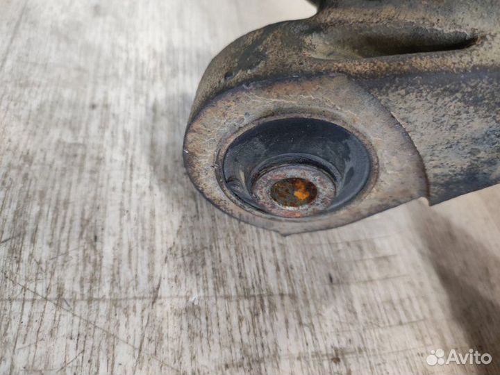 Цапфа задняя левая Toyota Avensis T25 2AZ-FSE