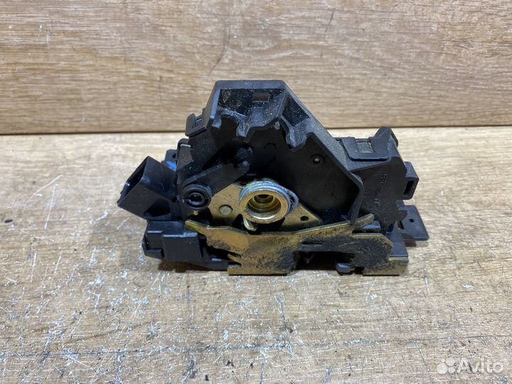 Замок задней правой двери Ford Focus 1 ZD113