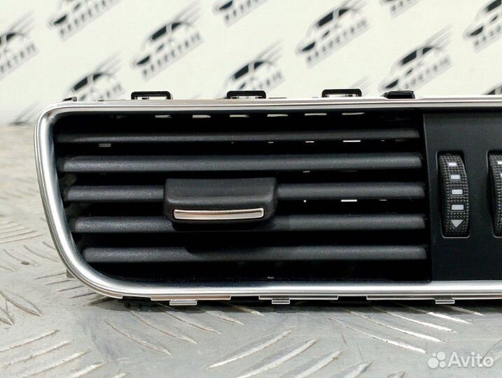 Дефлектор воздушный Audi A4 B8 1.8 CDH 2010