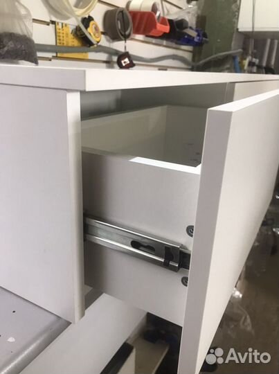 Тумба новая под тв, подвесная белая