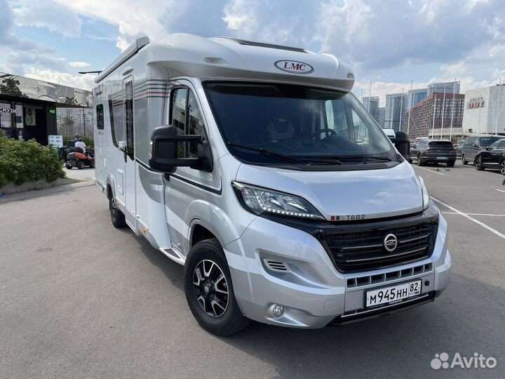 Полуинтегрированный LMC Cruiser Comfort T 732 G, 2017