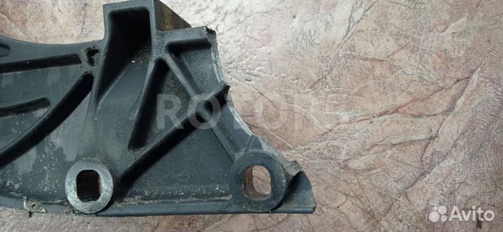 Кронштейн подножки кабины правый DAF XF 106 2018