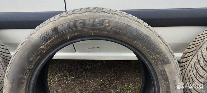 Michelin Alpin 5 235/50 R19