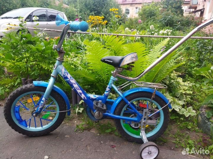 Детский велосипед с ручкой