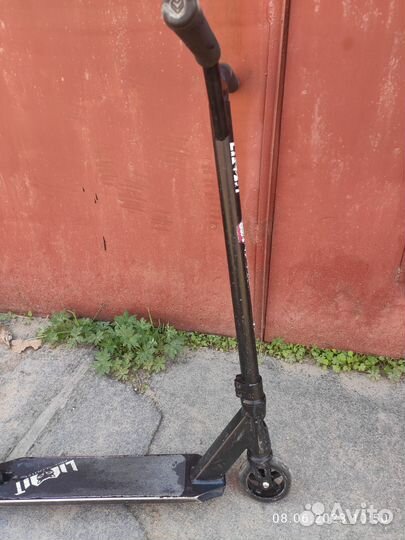 Продается трюковой самокат Limit LMT 60