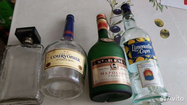 Пустые бутылки из под алкоголя